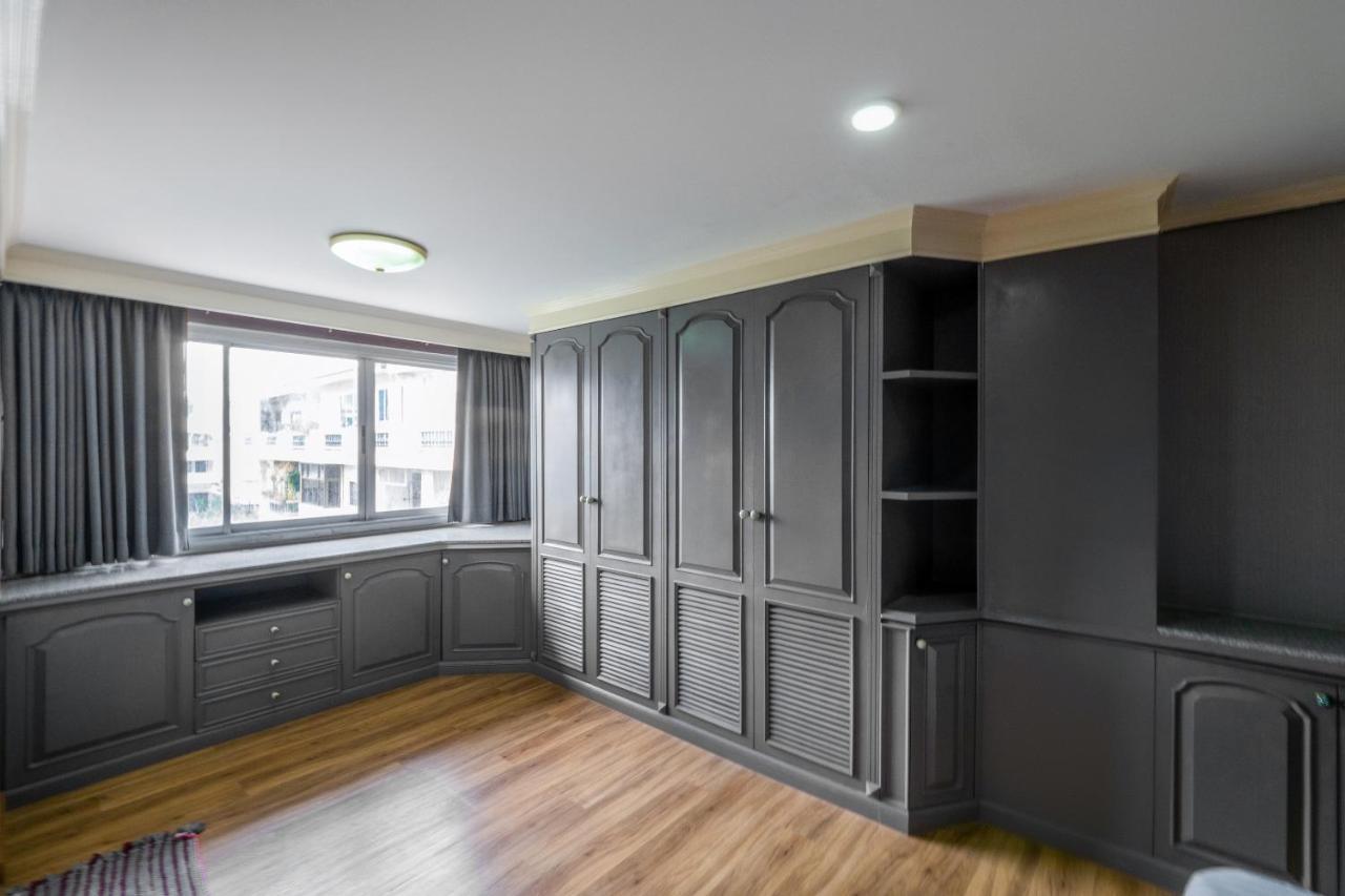 Oyo 1042 Boon'S Residence Банкок Екстериор снимка